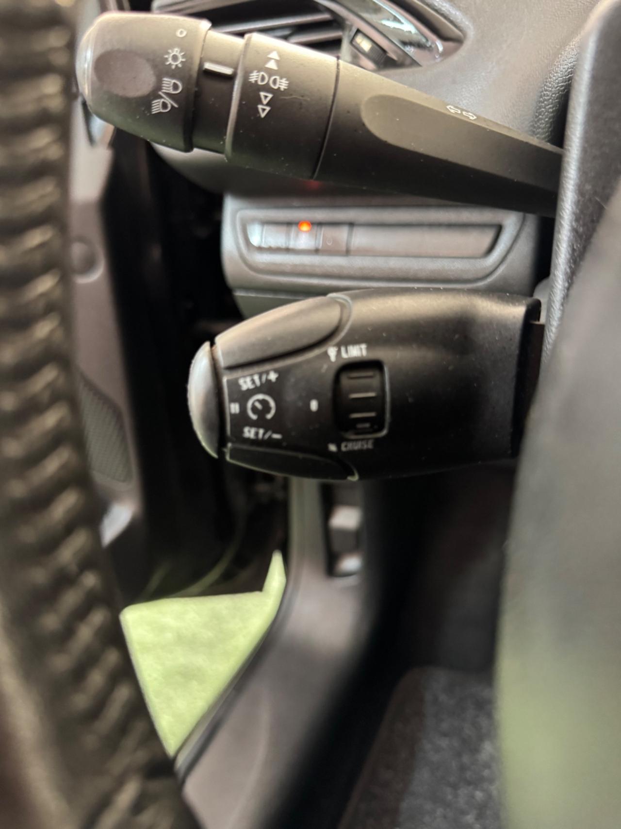 Peugeot 208 1.4 HDi 68 CV 5 porte Access