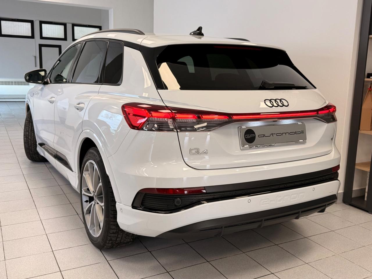 Audi Q4 40 e-tron S line Iva deducibile