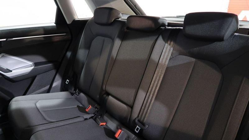 Audi Q3 2.0 35 TDI S Tronic Business #NAVI#CARPLAY#