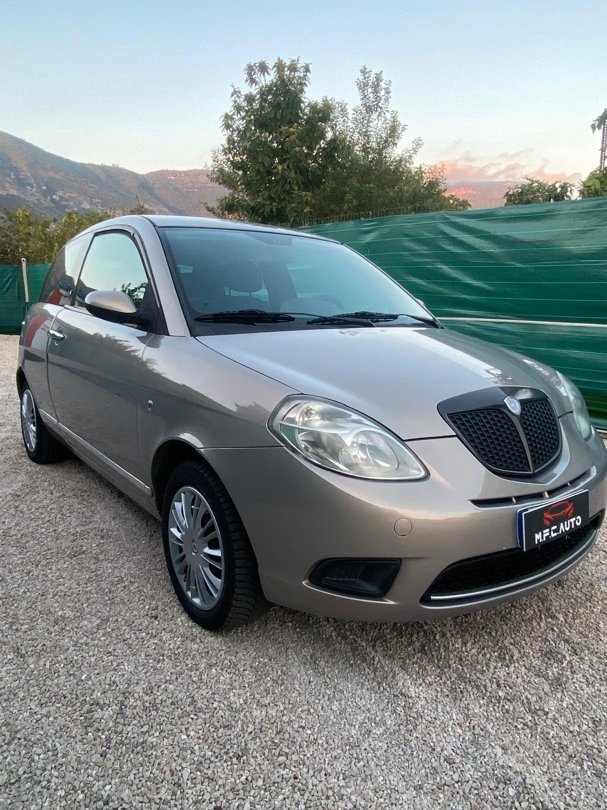 Lancia Ypsilon 1.3 MJT 90 CV Platino