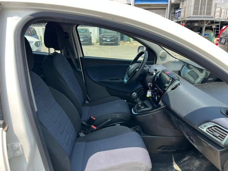 Lancia Ypsilon Ypsilon 1.0 FireFly 5 porte S&S Hybrid Platino