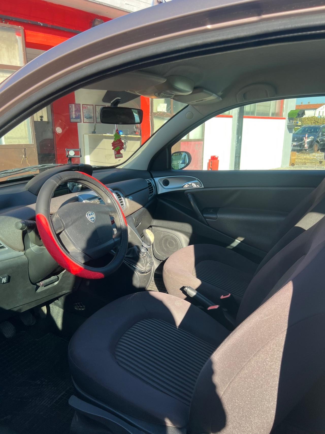 Lancia Ypsilon 1.4 Platino Ecochic GPL