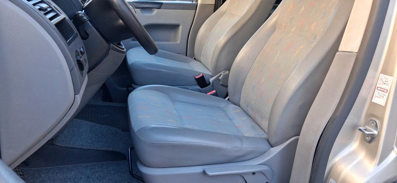 Volkswagen TransporterT5 2.5 TDI 4Motion Comfortline N1 6posti