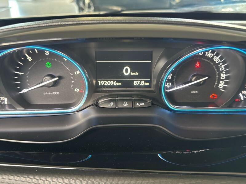 Peugeot 2008 BlueHDi 100cv Allure