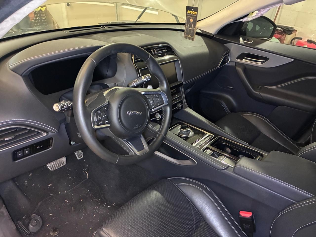 Jaguar F-Pace 2.0 D 180 CV AWD aut. R-Sport