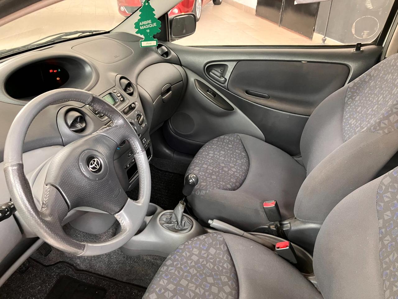 Toyota Yaris 1.3i 16V NEOPATENTATI