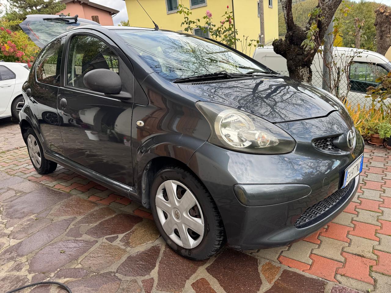Toyota Aygo 1.0 12V VVT-i 5 porte 04/2011