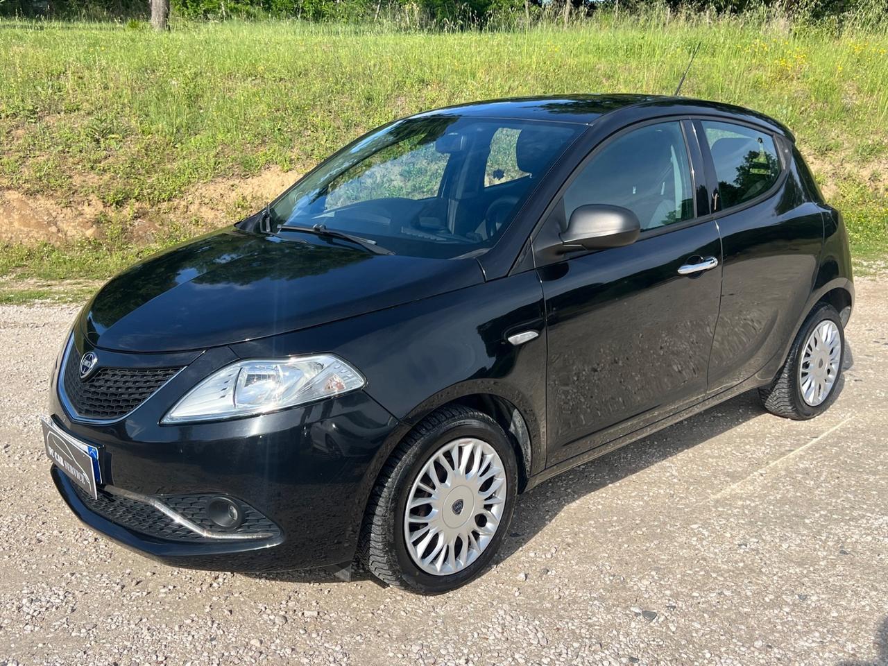 Lancia Ypsilon 1.2 Benzina Gold Permute Rate Neopatentati