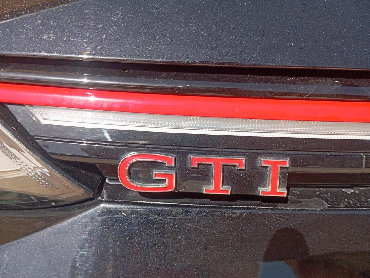 Volkswagen Golf GTI VIII 2.0 TSI
