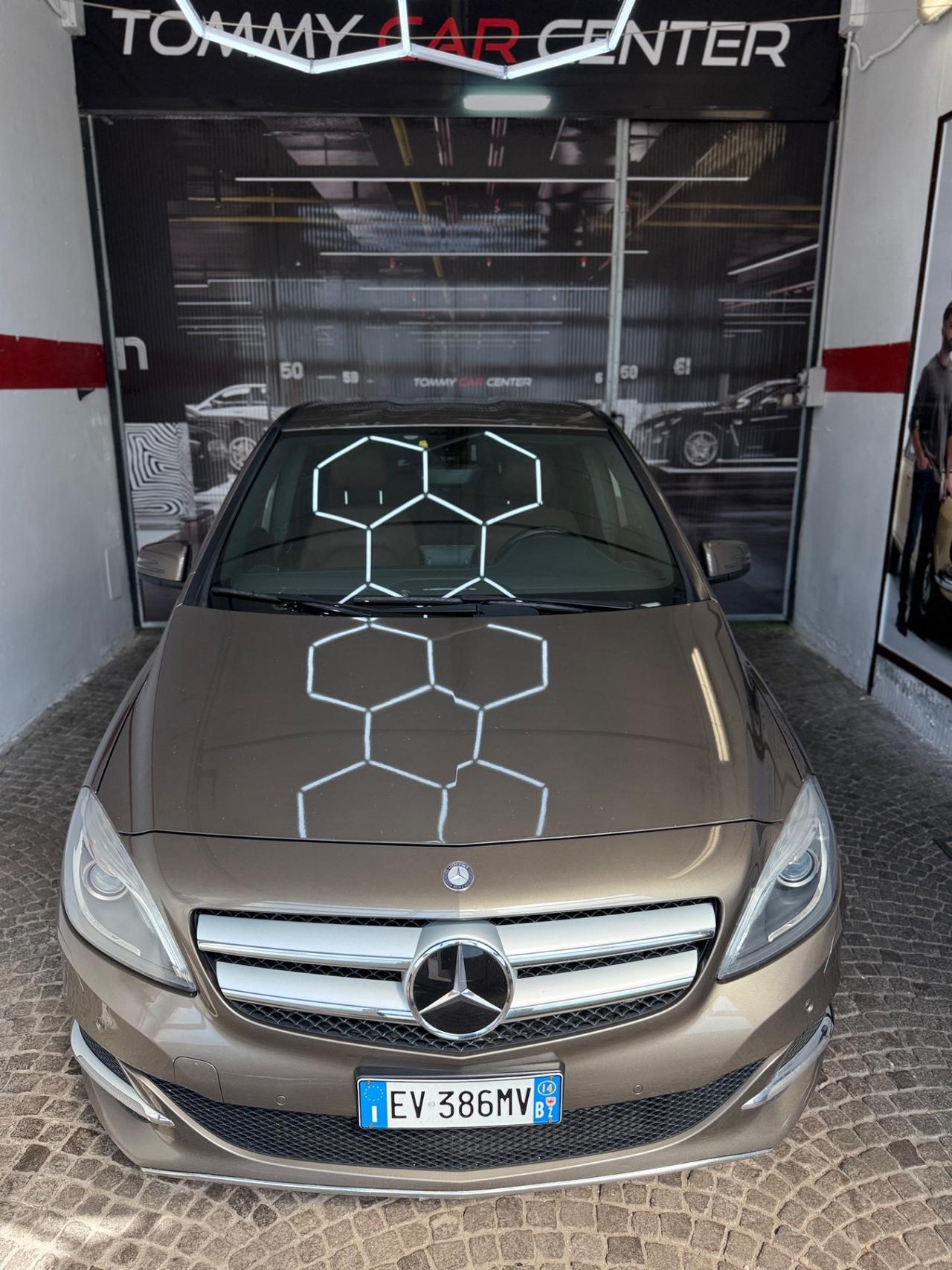 Mercedes-benz B 200 NGD Premium