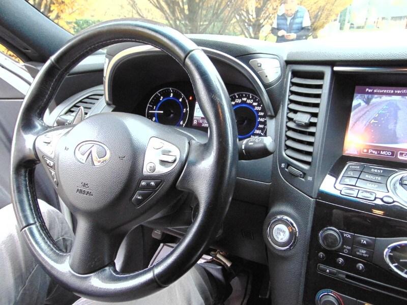 INFINITI QX70 3.0 diesel V6 AT S Premium