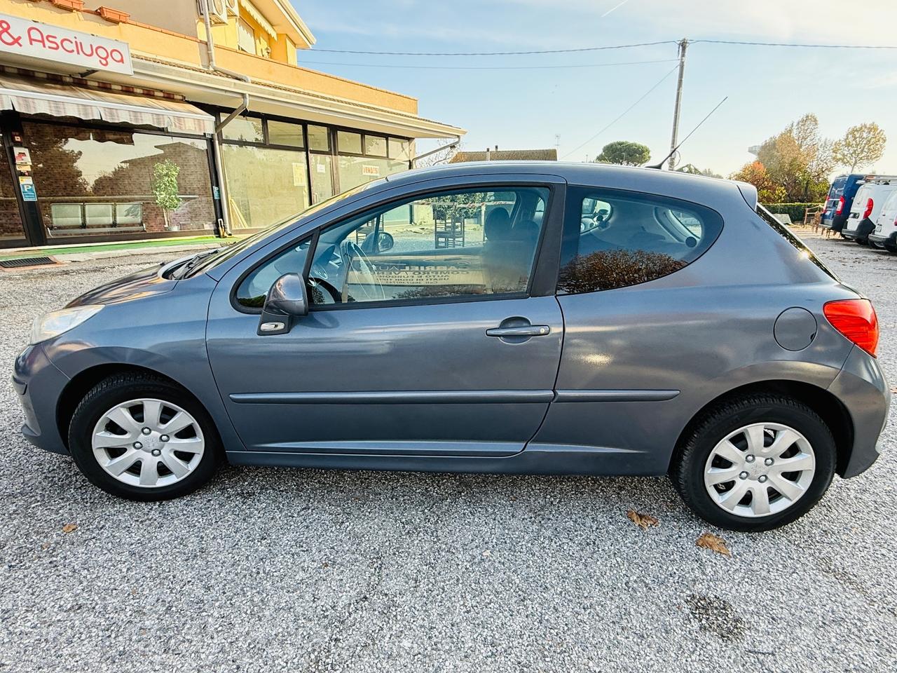 Peugeot 207 1.4 8V 110.000 km! Ok NEOPATENTATI