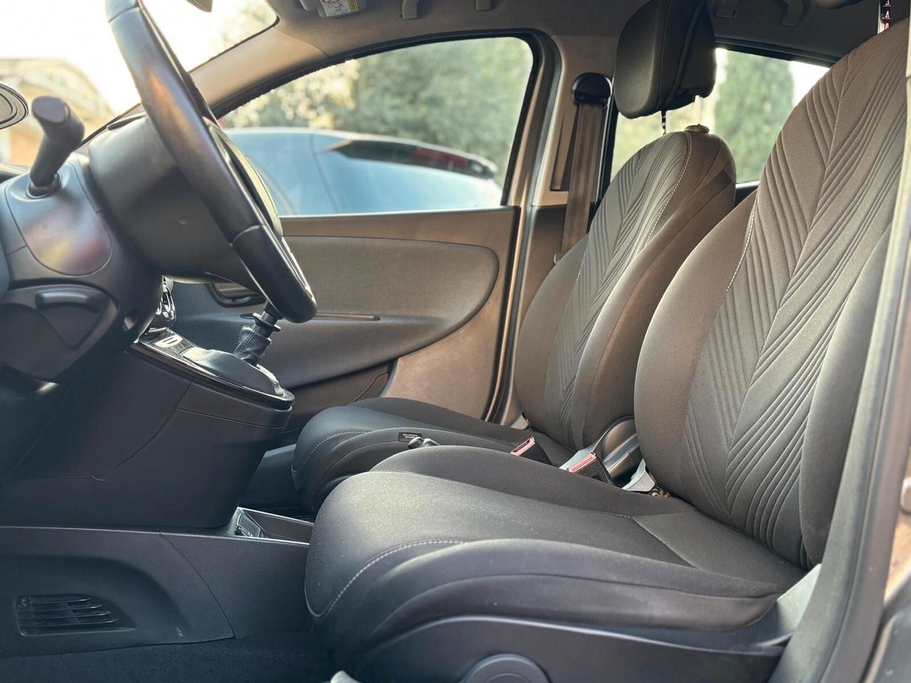 Lancia Ypsilon 1.0 FireFly 5 porte S&S Hybrid Gold Plus