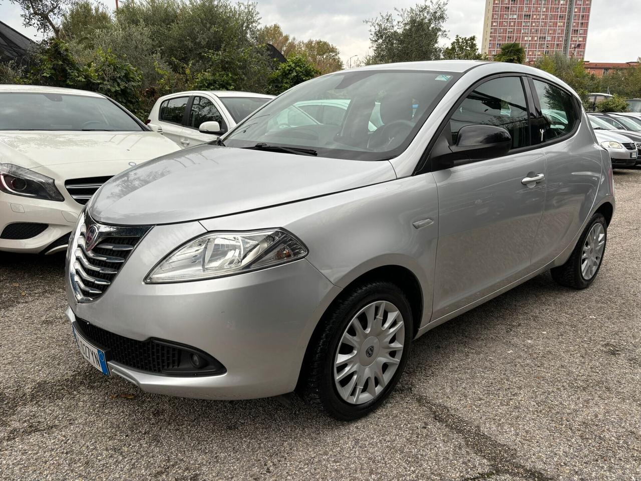 Lancia Ypsilon 1.2 - 5 porte GPL ok Neopatentati