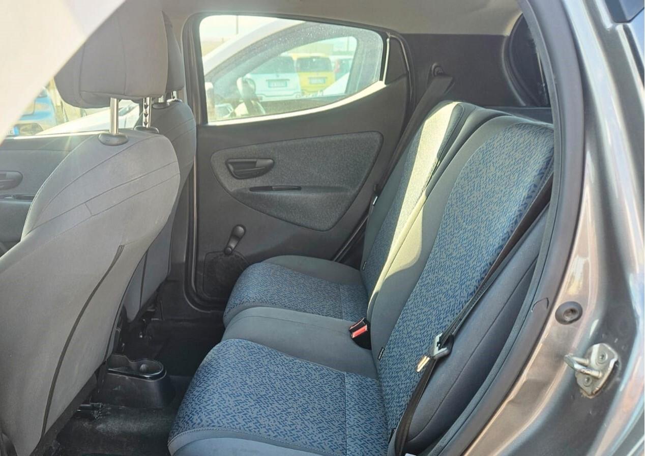 Lancia Ypsilon 1.0 FireFly 5 porte S&S Hybrid Ecochic A. Ferretti