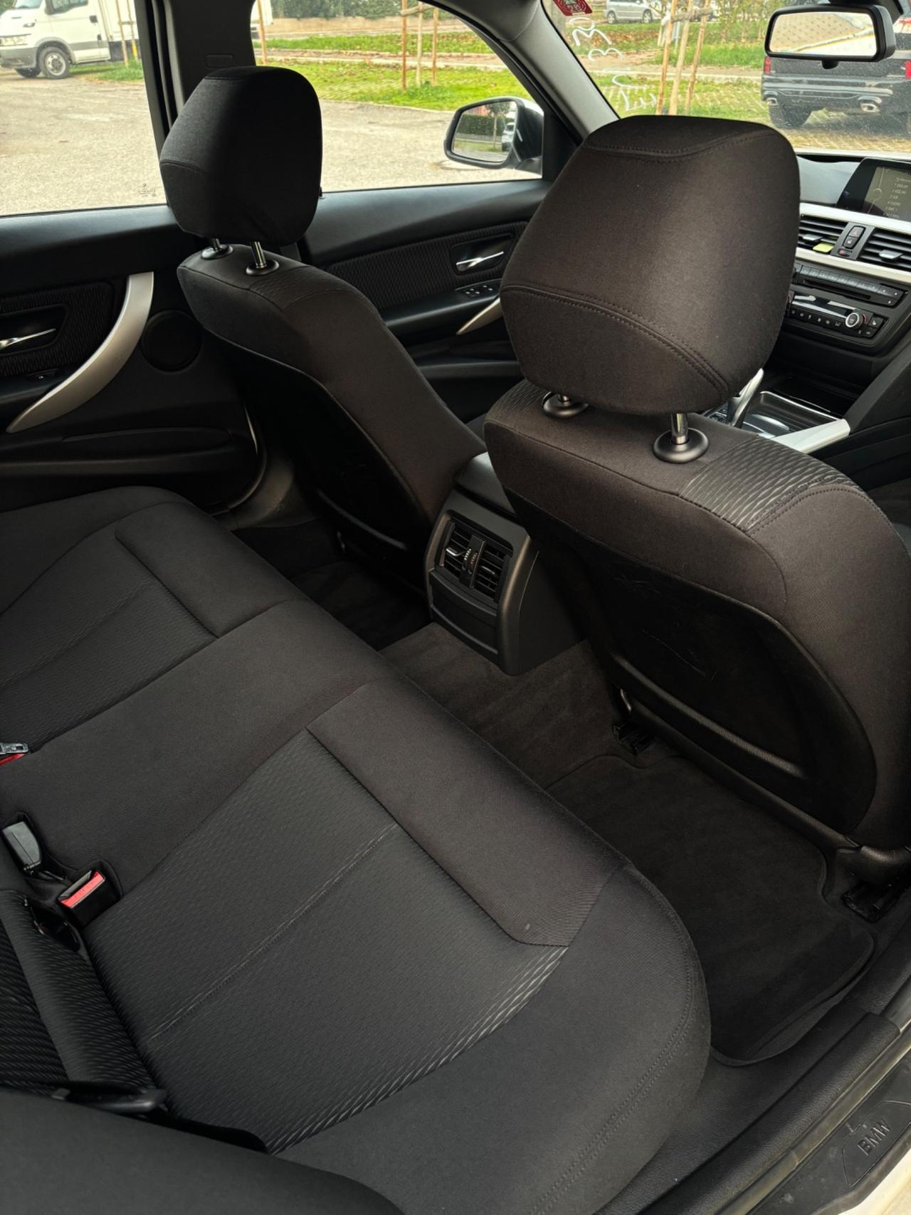 Bmw 318 d Luxury con soli 127000km