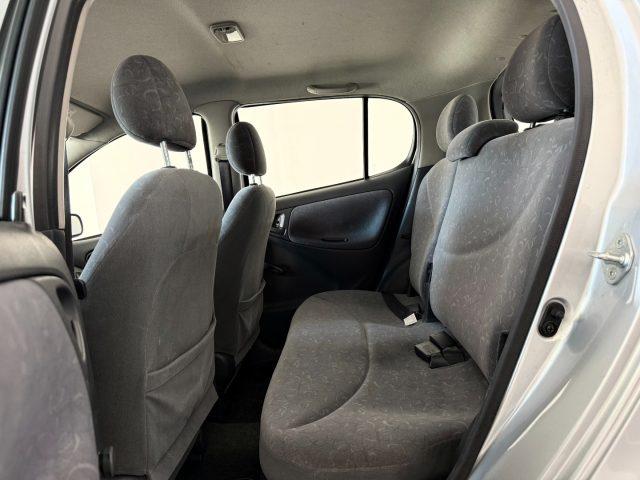 TOYOTA Yaris 1.0i 16V cat 5 porte Sol
