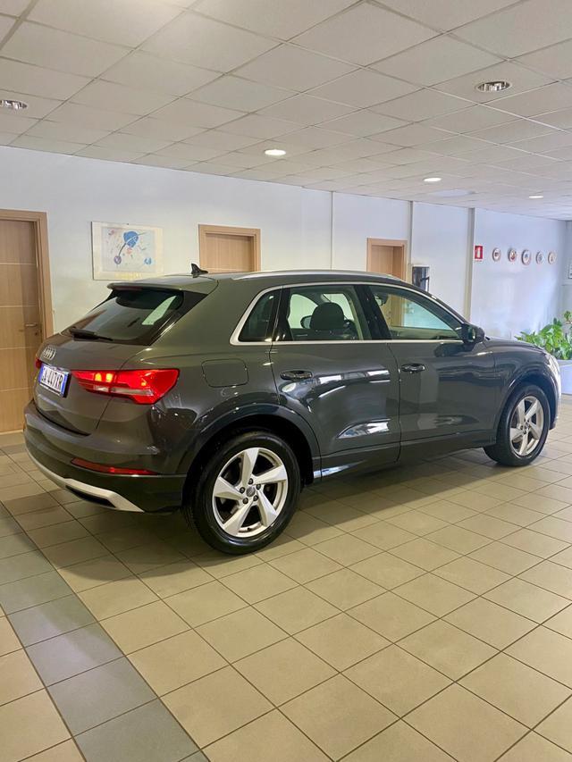 AUDI Q3 35 TDI S tronic Business Advanced