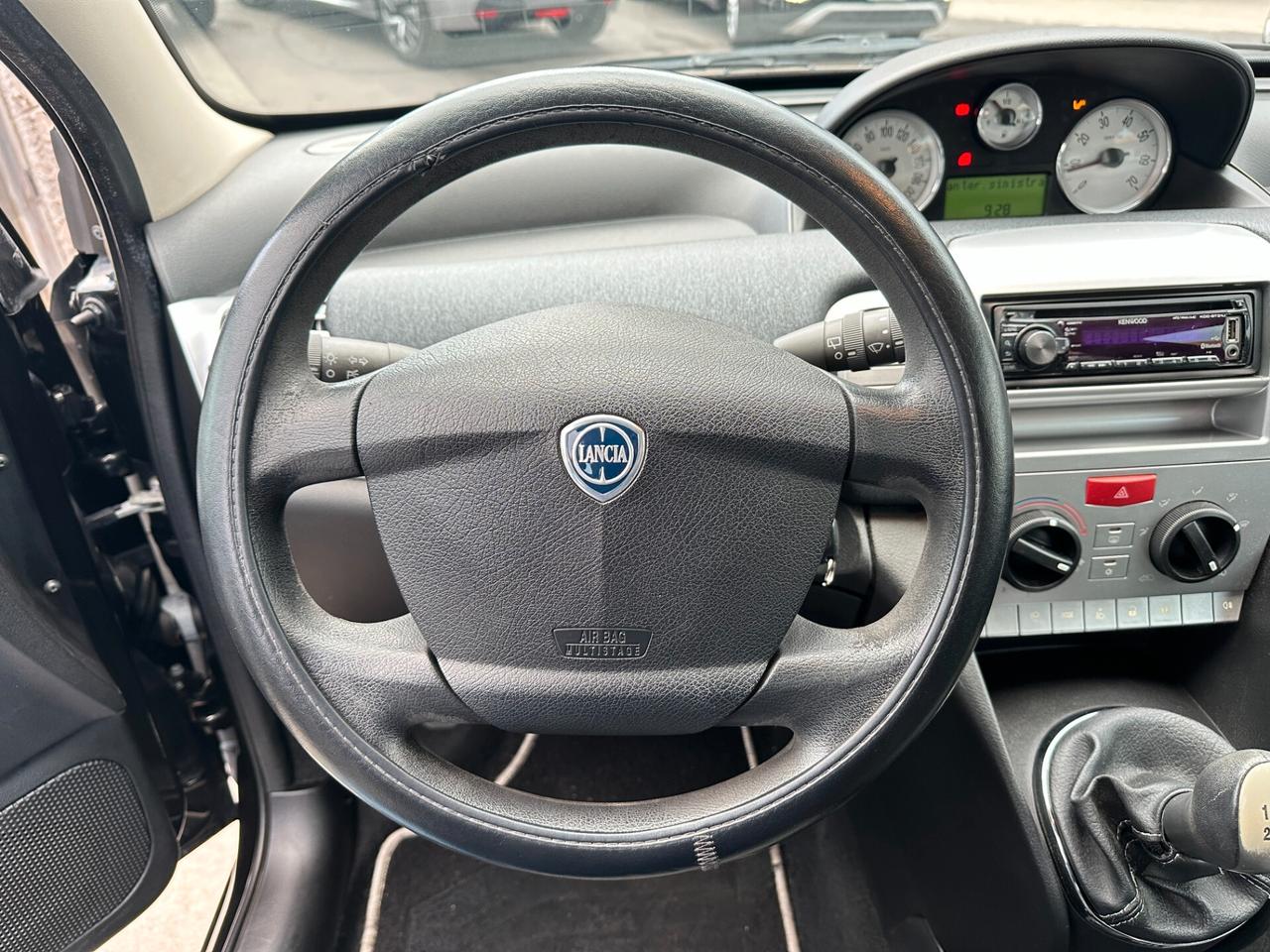 Lancia Ypsilon 1.3 MJT 75 CV New Oro