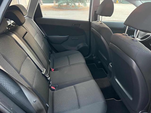 HYUNDAI i30 CW 1.6 CRDi 90CV 6m senza nessun lavoro da fare