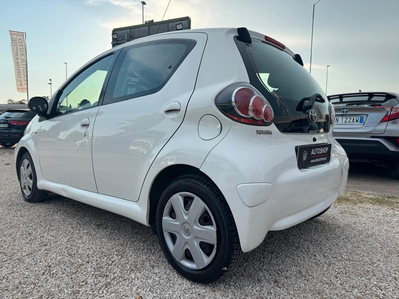 TOYOTA - Aygo - 12V VVT-i 5 porte Deep Ocean Connect - NEOPATENTATI - FINANZIABILE