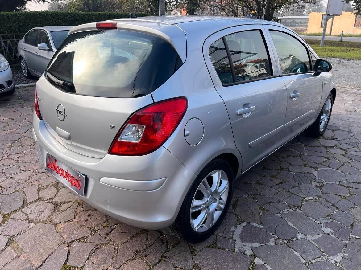 Opel Corsa 1.2 5 porte Easytronic Cosmo