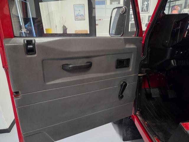 LAND ROVER Defender 90 TDI 300 ARIA CONDIZIONATA 7 POSTI