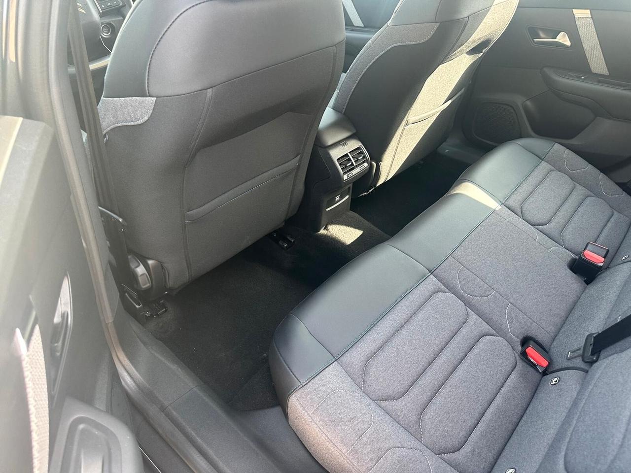 Citroen C4 Hybrid 136 e-DCS6 Plus