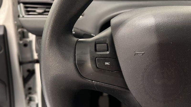 Peugeot 208 Active 1.2 VTi 82cv NEOP. SOLO 54.000 KM