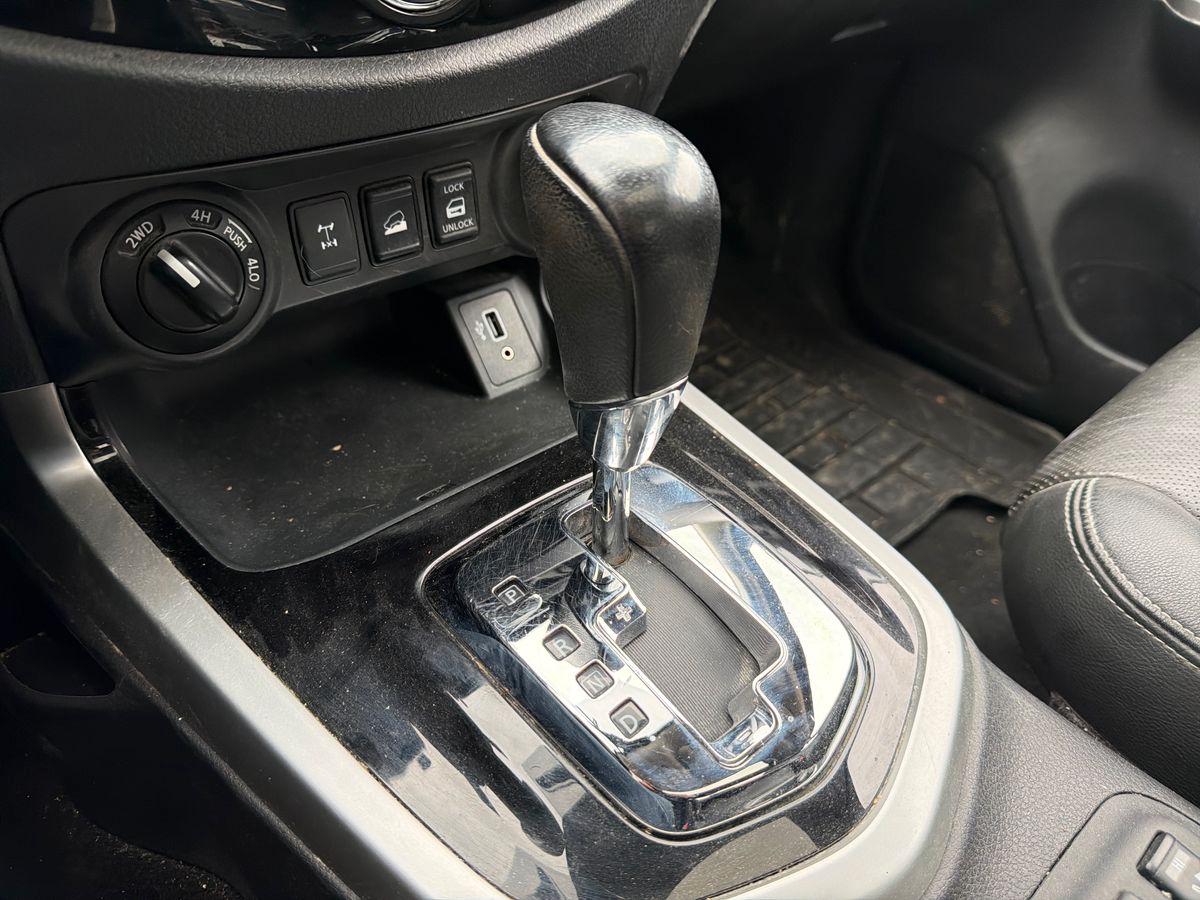 NISSAN Navara 2.3 dci d.cab Tekna 4wd 190cv auto my19