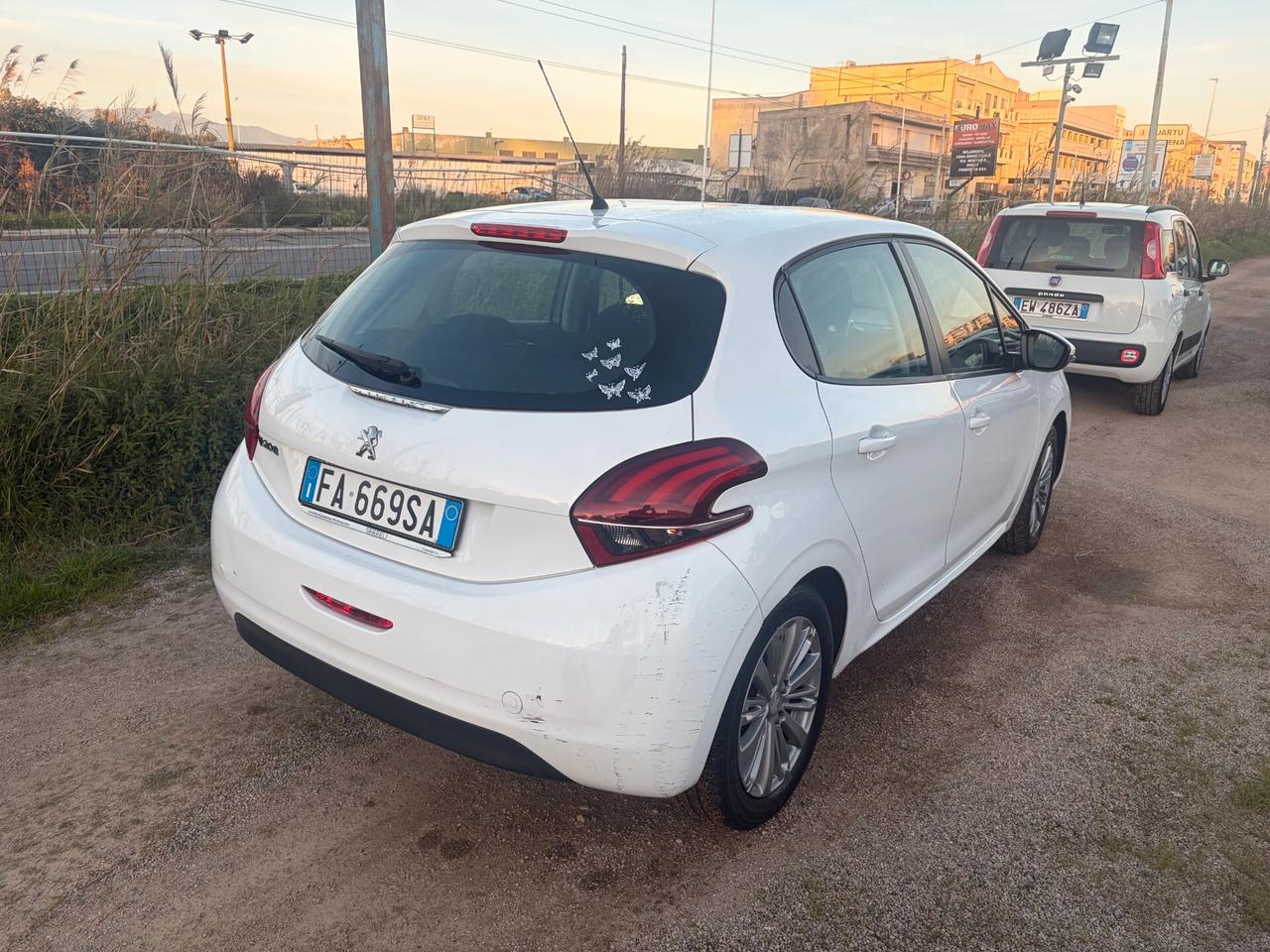 PEUGEOUT 208 1.2 PURETECH 82CV 2015 ADATTA NEOPATENTATI