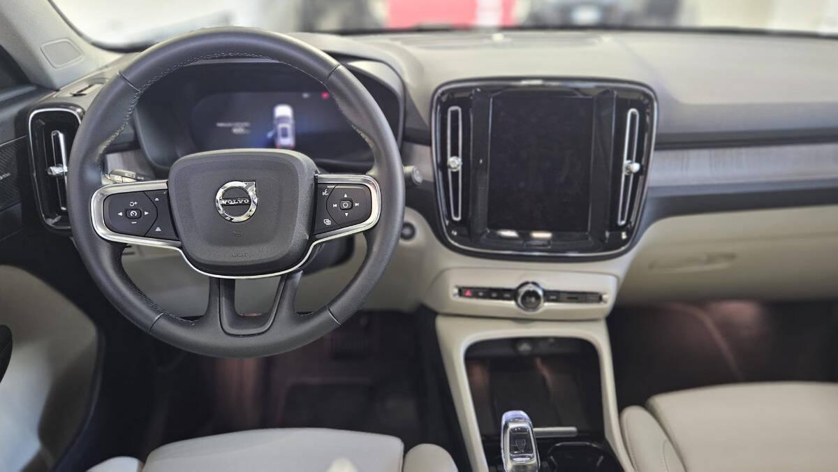 Volvo XC40 2.0 b3 Ultra Dark auto