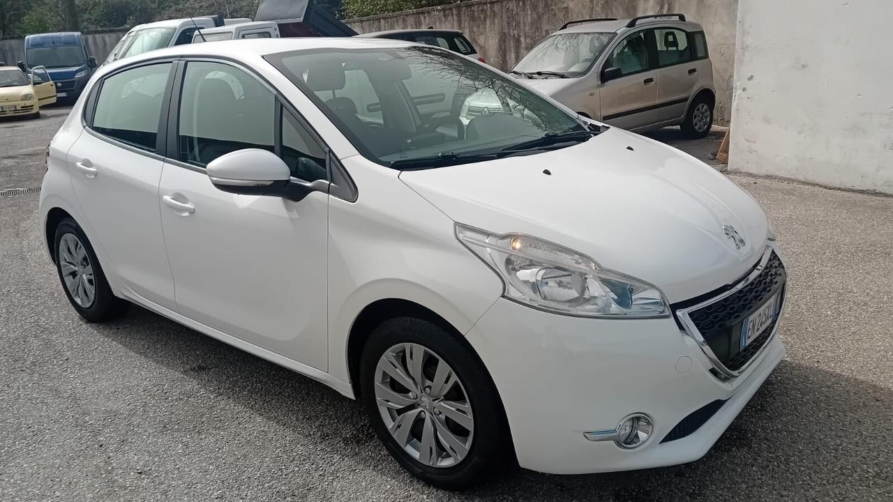 Peugeot 208 -1.4 hdi -5P-full-2013