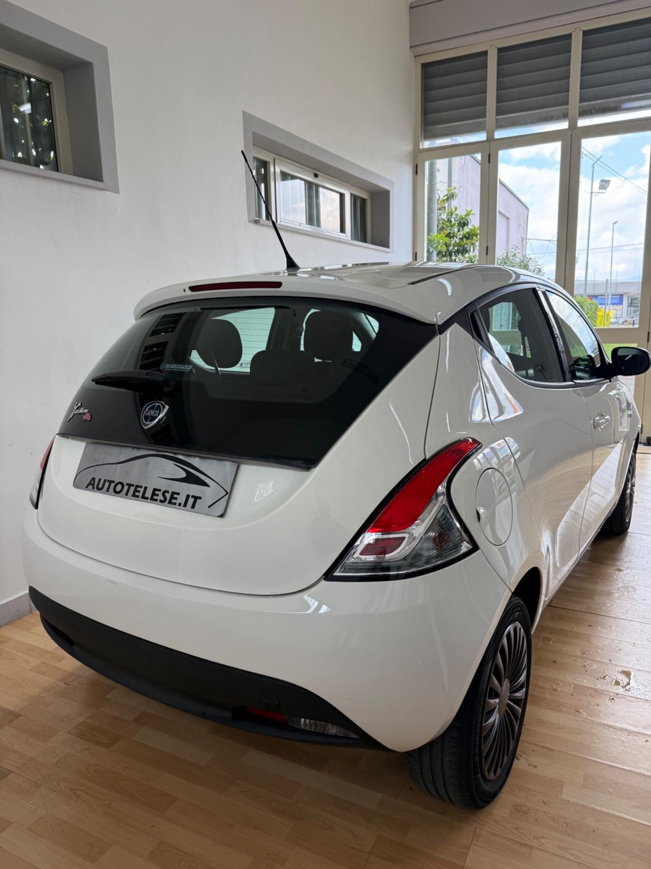 Lancia Ypsilon 1.2 69 CV 5 porte GPL LONDON PARIS