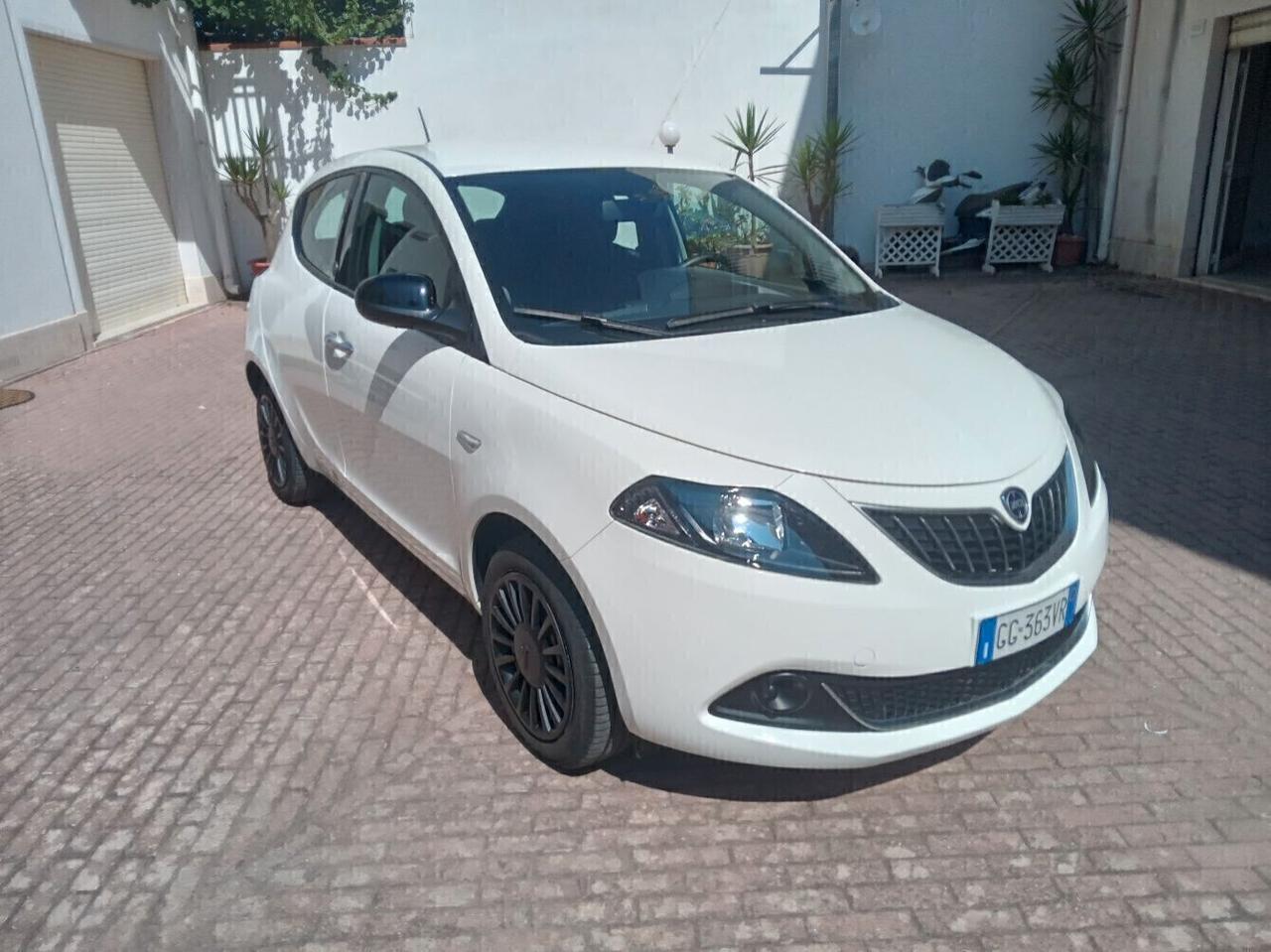 Lancia Ypsilon 1.0 Hybrid Ok Neo