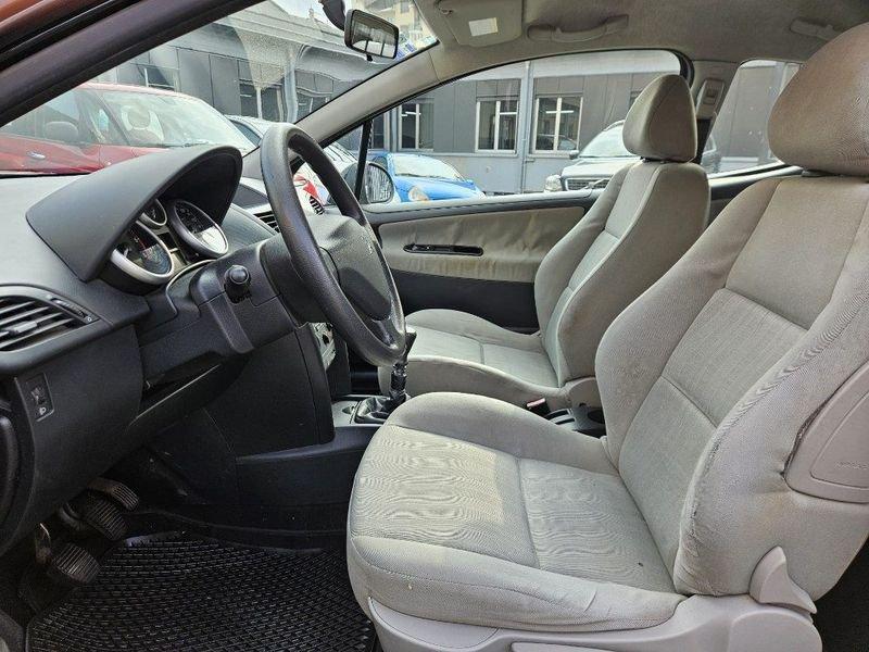 Peugeot 207 1.4 HDi 70CV 3p. ONE Line