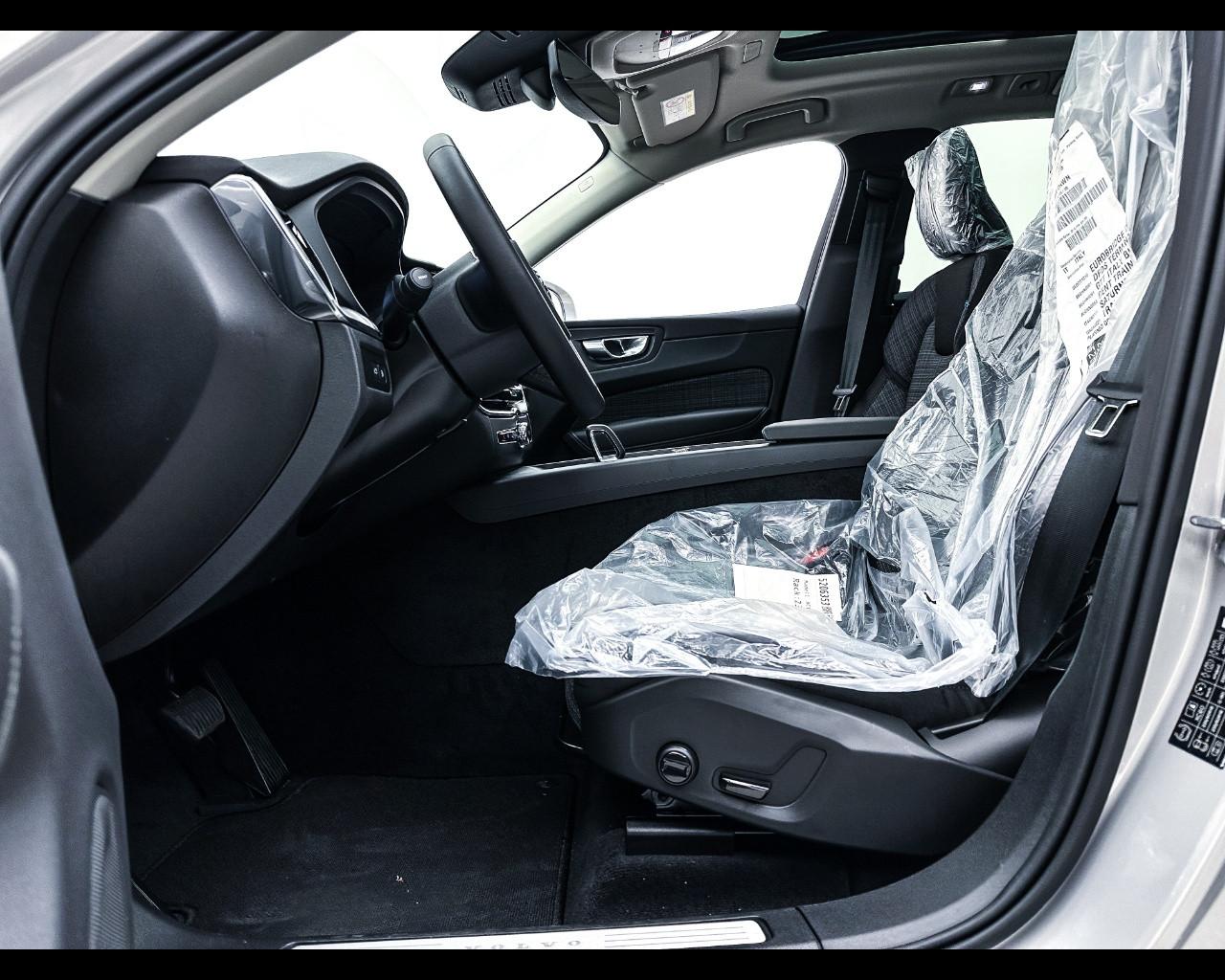 VOLVO XC60 (2017-->) - XC60 T6 Plug-in hybrid AWD automatico Core