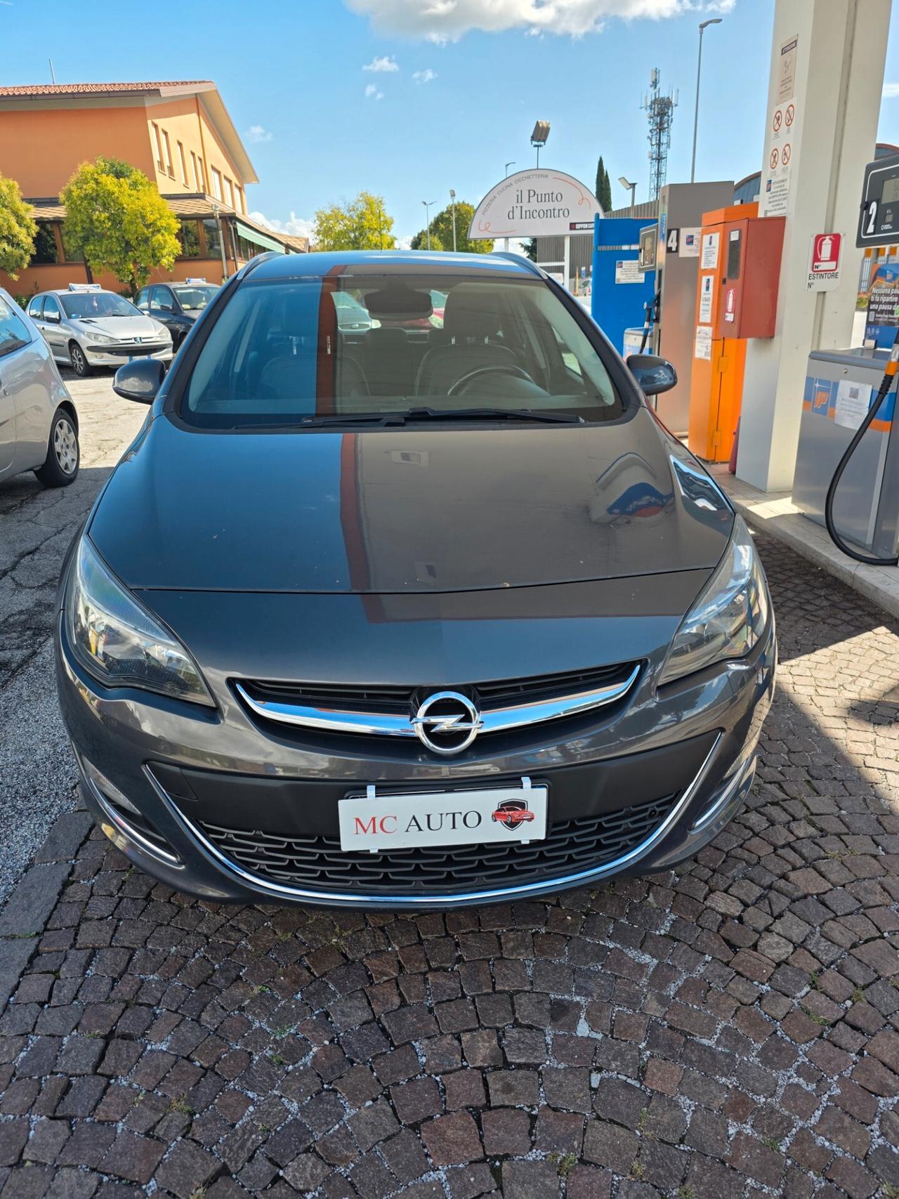 Opel Astra 1.7 CDTI 110CV Sports Tourer Cosmo con 325.000km