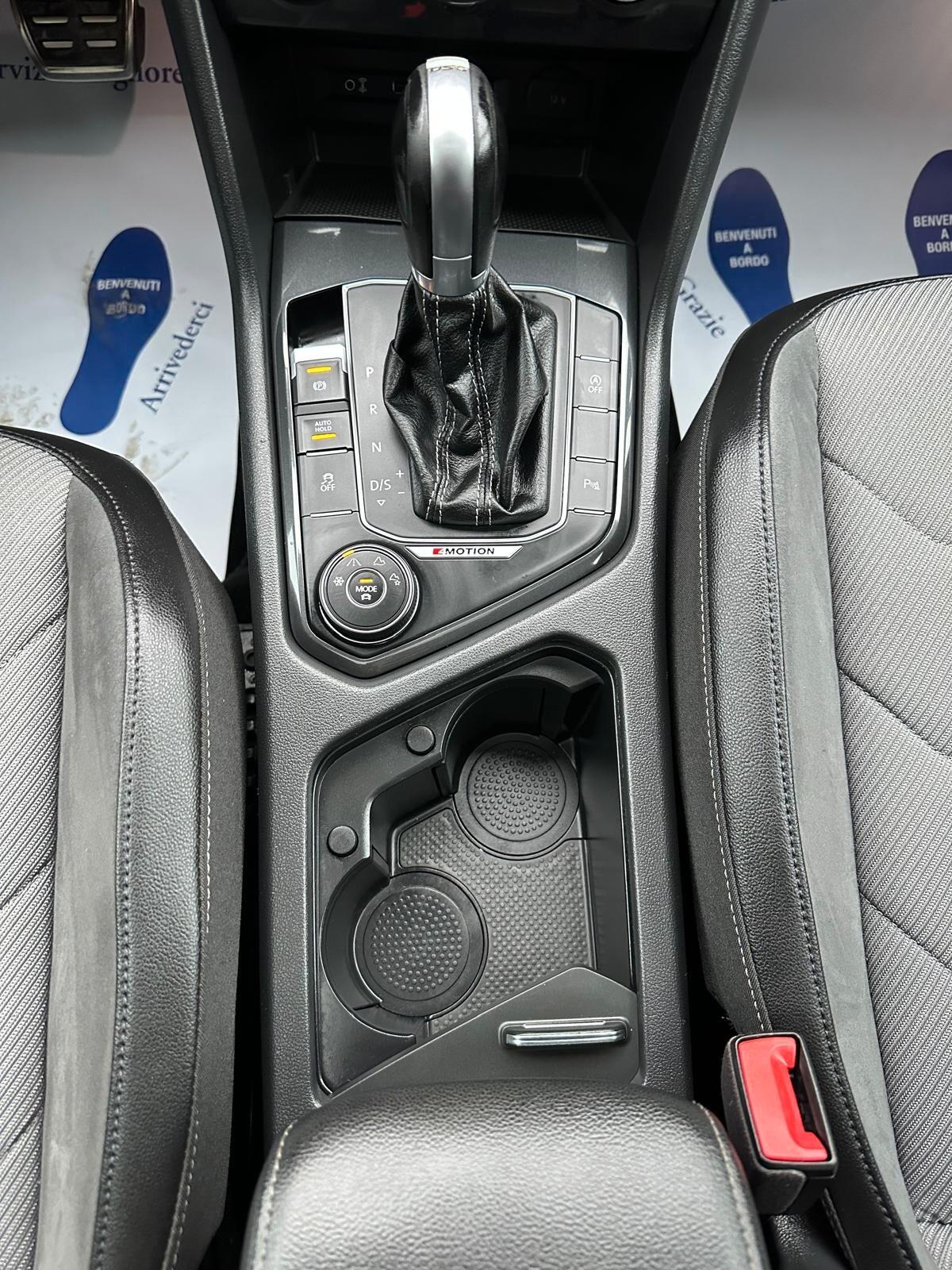 Volkswagen Tiguan 2.0 TDI SCR DSG 4MOTION R-LINE PACK TETTO PANORAMICO ED APRIBILE