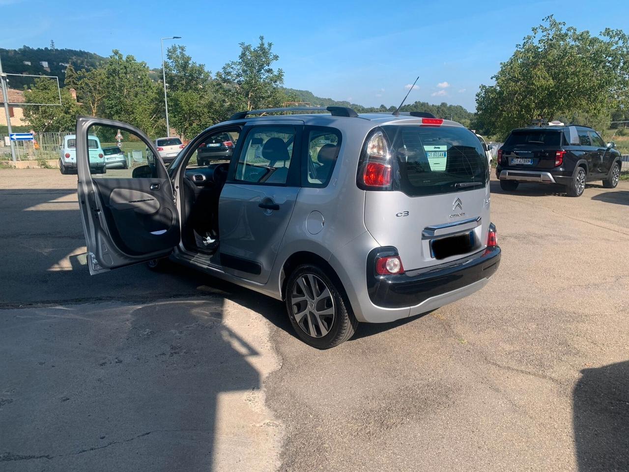 Citroen C3 Picasso tdi 1600 cc 130000 km , viene consegnata tagliandata ora, molto bella