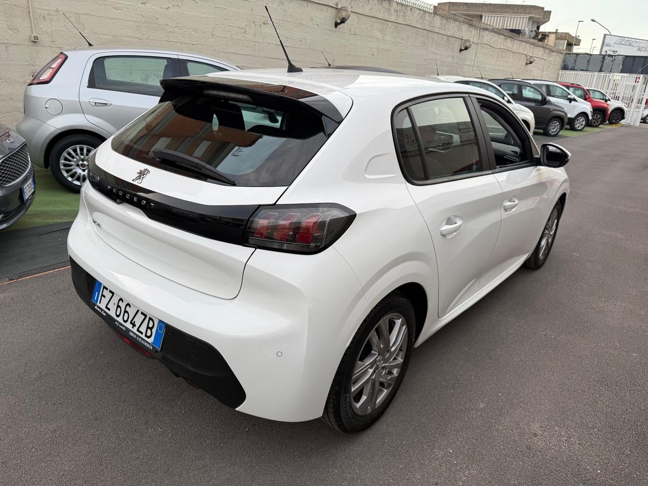 Peugeot 208 1.2benzina - 2020