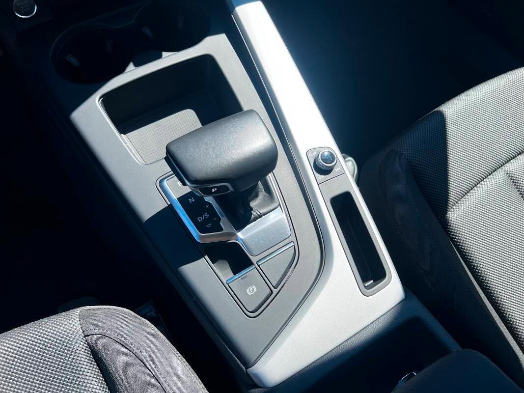 Audi A4 30 2.0 tdi mhev Business 136cv s-tronic