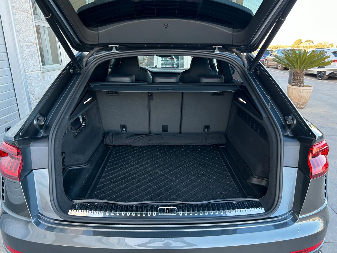 Audi RSQ8 TFSI V8 600CV quattro tiptronic