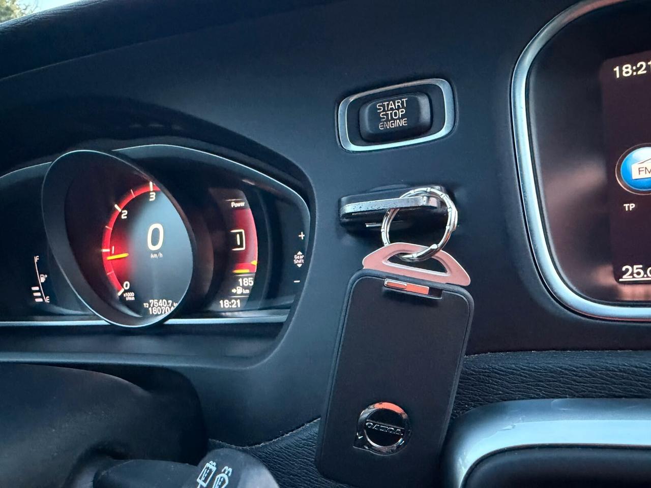 VOLVO V40 2.0 BERLINA DIESEL D2 EURO6B