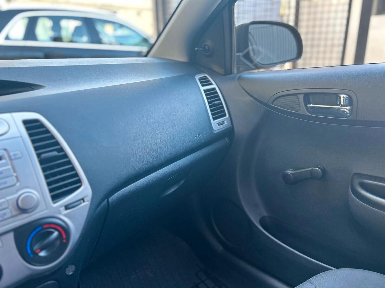 Hyundai i20 1.2 MPI MT Connectline