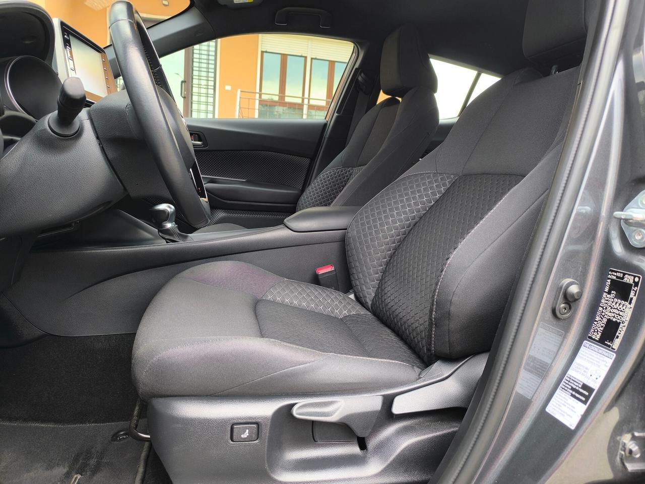 Toyota C-HR 1.8 Hybrid E-CVT Business