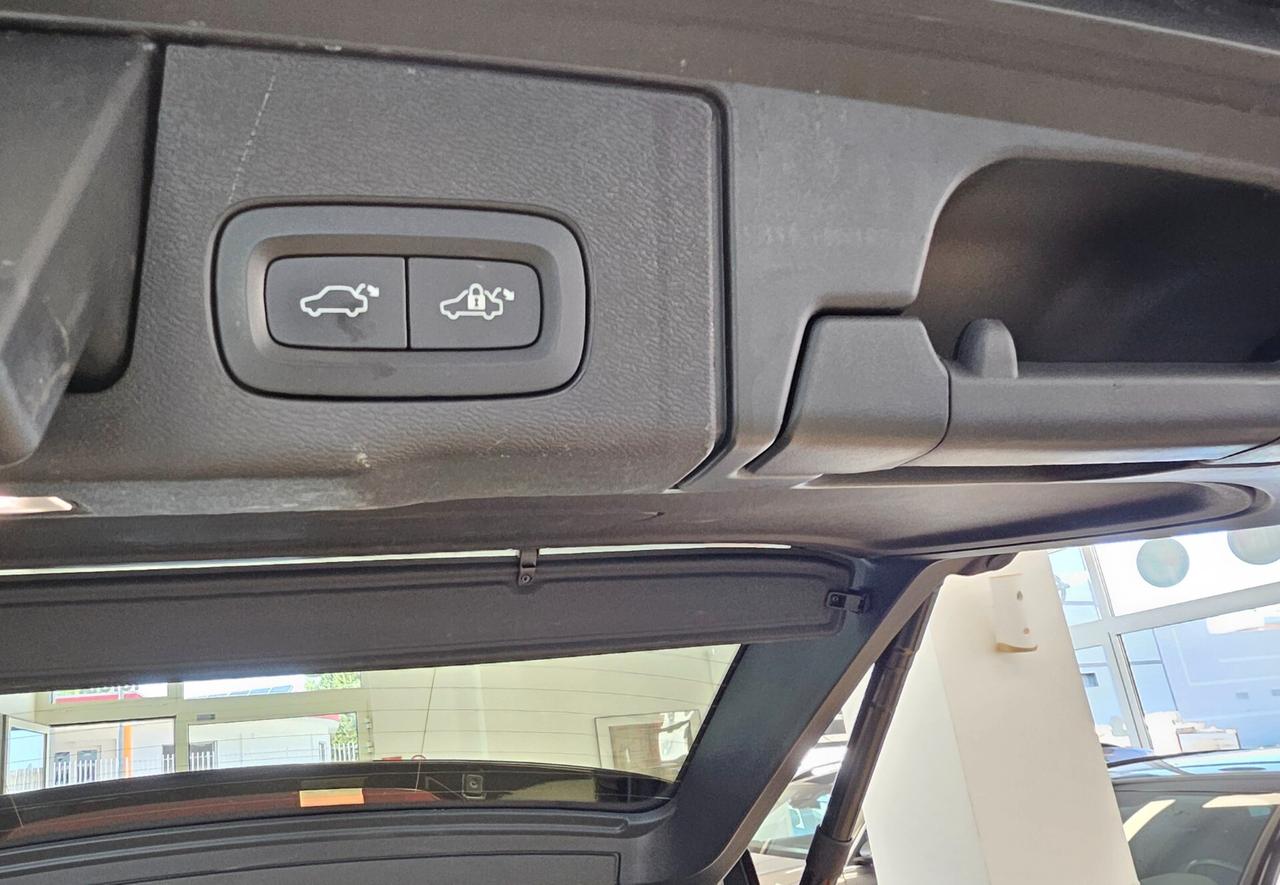 Volvo XC 60 XC60 B4 (d) automatico Plus Dark