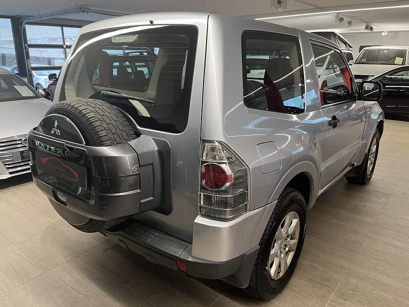 Mitsubishi Pajero 3.2 DI-D 16V aut. 3p. Instyle DPF