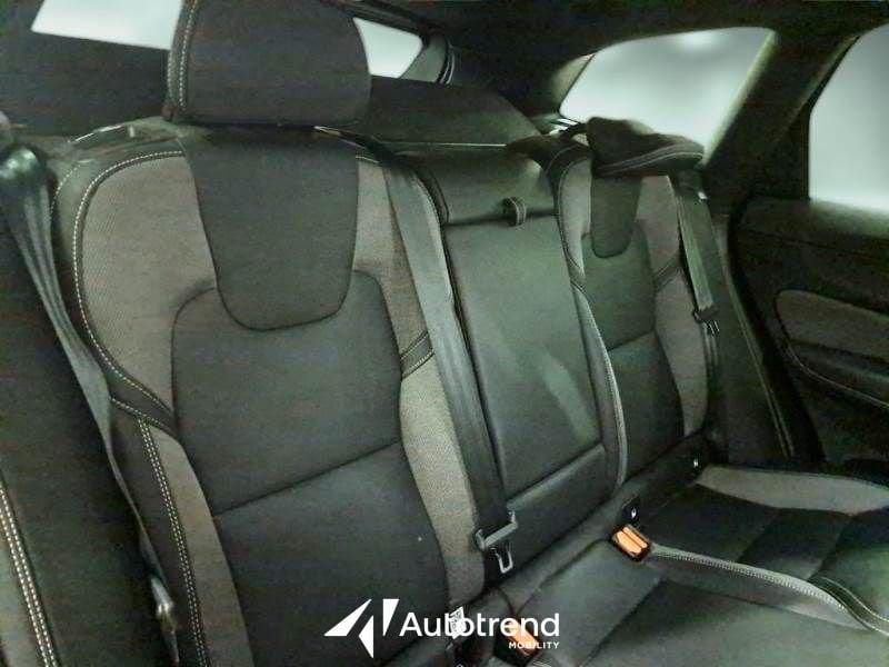 Volvo XC60 B4 197+14 CV Automatica Mild Hybrid Diesel Plus Dark