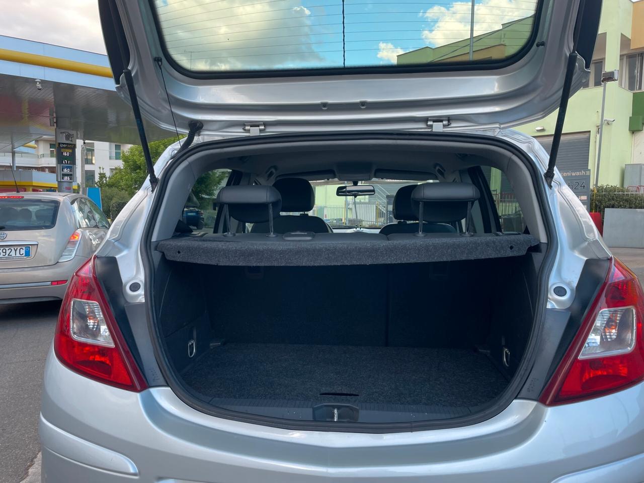 Opel Corsa 1.2 5 porte Cosmo